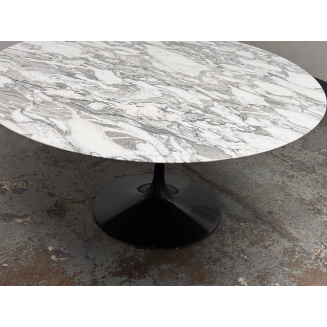 Eero Saarinen for Knoll Studio Arabescato Marble Dining Table, 60 Inch For Sale - Image 11 of 12