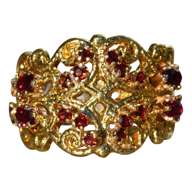 The Kingsessing: Ladies 18K Gold Cocktail Ring set with Garnets For Sale