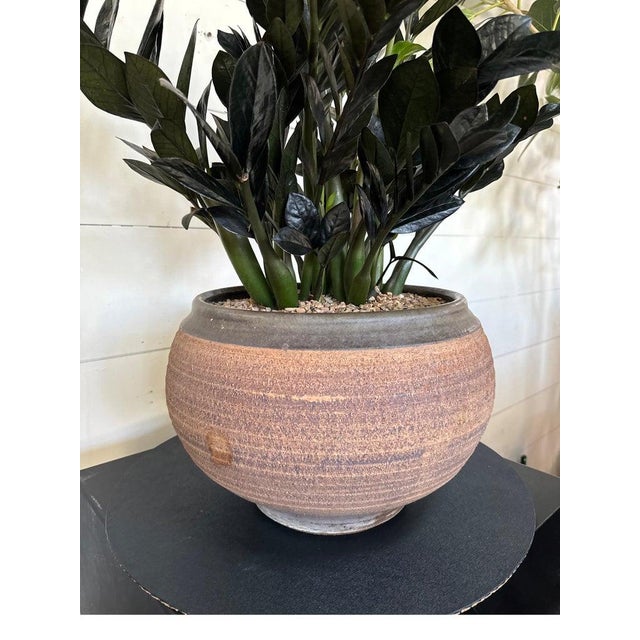 Mid Century Ribbed Rich Brown Stoneware Pot by Bob Kinzie For Sale - Image 4 of 5