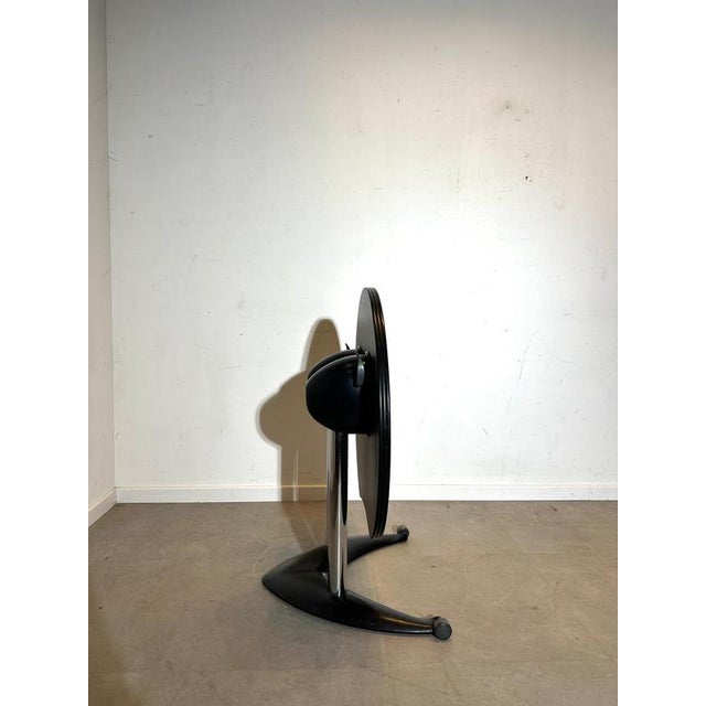 This ITOKI table features a unique, organically curved tabletop in textured black, giving it a sculptural and contemporary...