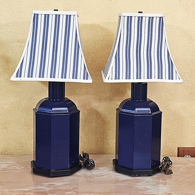 Pair of Vintage Cobalt Blue Tole Tea Caddy Table Lamps – Made in Usa For Sale - Image 15 of 18