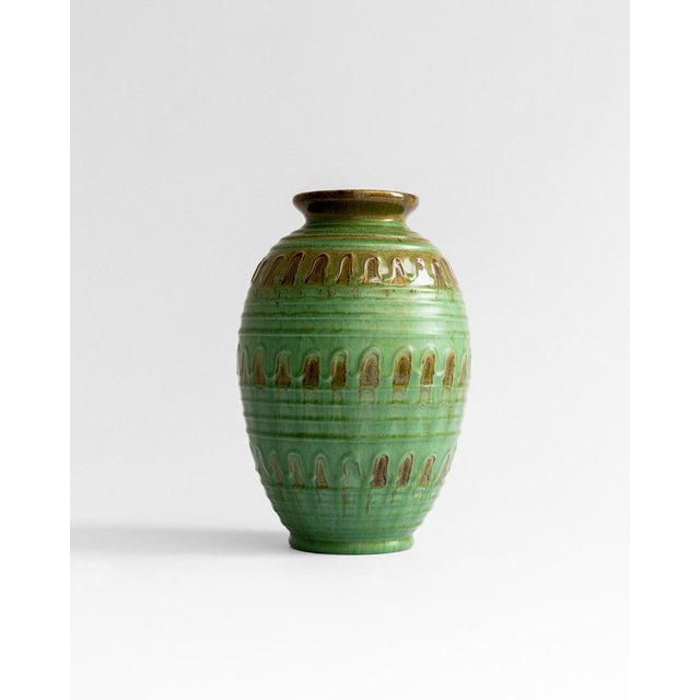 Ceramic Scandinavian Green Glazed Relief Vase by Erik Mornils for Nittsjo, Sweden, 1940s For Sale - Image 7 of 7