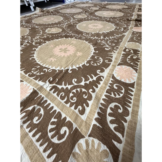 Large Cotton Suzani From Samarkand Uzbekistan, 1930s Suzani Terracotta Wall Hanging Tapestry - Neutral Uzbek Bedspread For Sale - Image 9 of 12