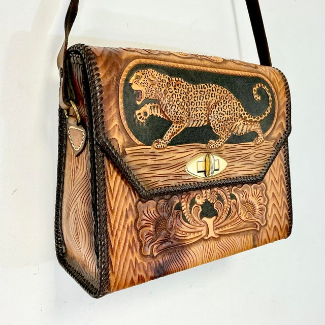 1970s Vintage Southwestern Boho Chic Hollywood Regency Leopard Tooled Leather Shoulder Handbag For Sale - Image 6 of 14