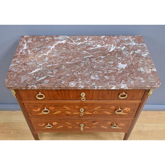 Small Early 20th Century Blond Mahogany Chest of Drawers For Sale - Image 6 of 18