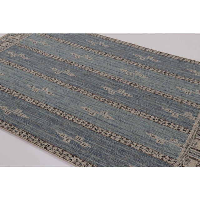 Handwoven in an intricate blend of New Zealand wool and undyed, natural yarns, this 5x8 flatweave is a premier selection...