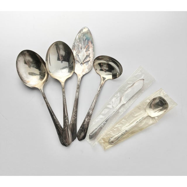 Oneida 1960s Oneida “Meadowbrook” Silverplate Flatware Set, Service for 16+ - 108 Pieces For Sale - Image 4 of 6