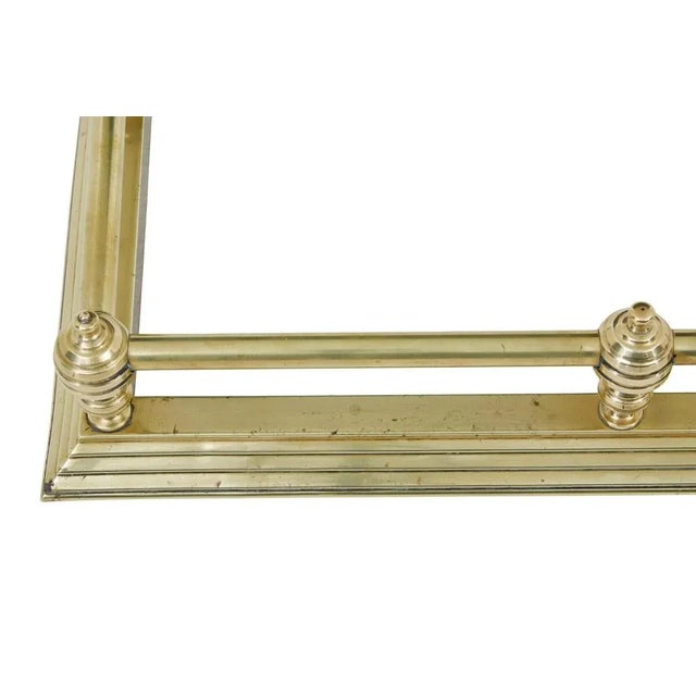 early 20th century brass fireside fender circa 1900. Elegant and simple brass fender. 6 turned finials linked by tubing...