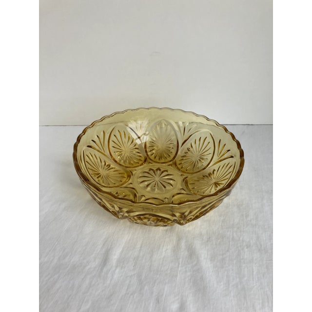 Vintage Anchor Hocking Medallion Starburst Honey Amber Fruit Serving Bowl For Sale - Image 9 of 9