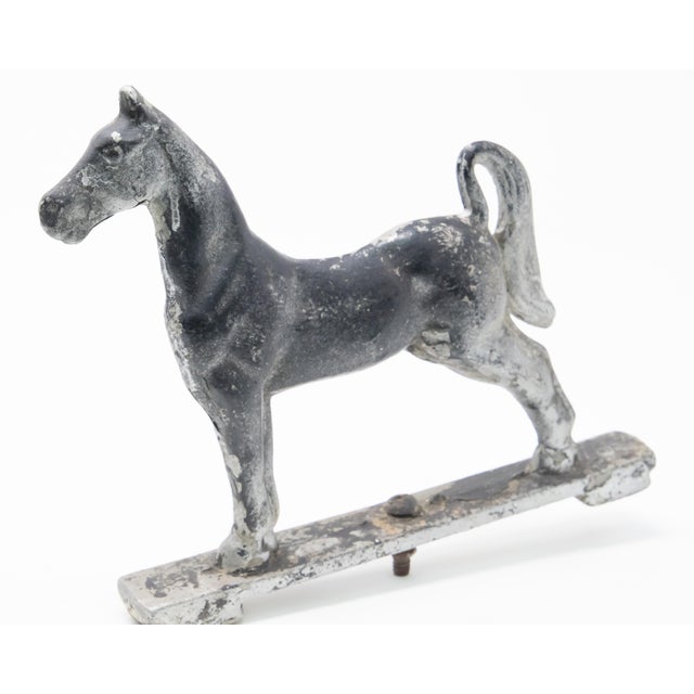 Offering the beautiful leaded horse mailbox topper. With a bolt in the middle of a thin strip of metal the horse stands in...
