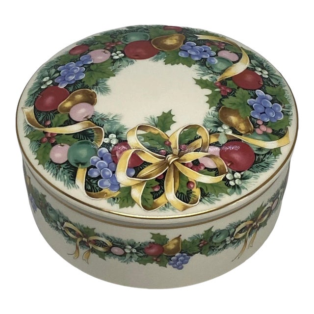 1980’s Mikasa Christmas Bouquet Porcelain Round Lidded Trinket Candy Box For Sale