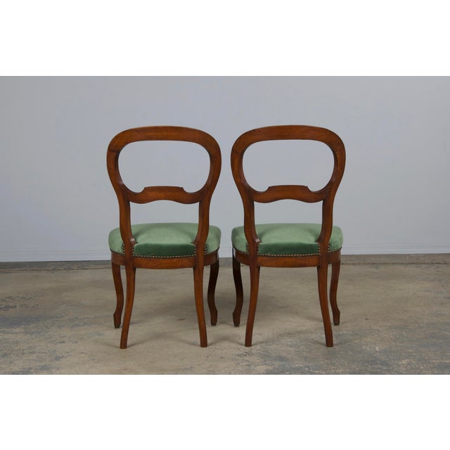 Antique French Louis XV Style Balloon Back Maple Dining Chairs W/ Green Velvet - Set of 6 For Sale - Image 11 of 12