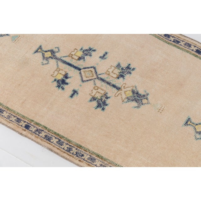 1960s Mid 20th Century Oushak Beige Hallway Runner Rug For Sale - Image 5 of 10