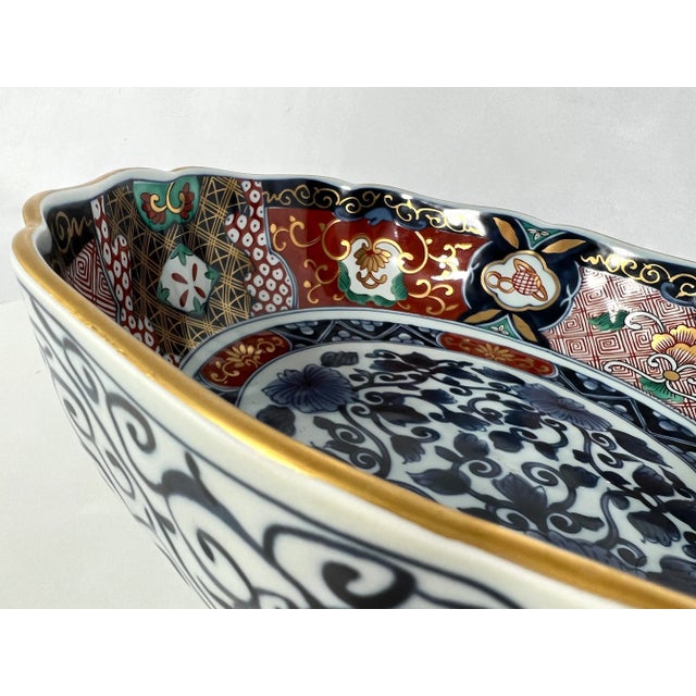 Vintage Japanese Red, Blue and Whtie Imari Decorative Large Bowl With Gold Detailing For Sale In Tampa - Image 6 of 10