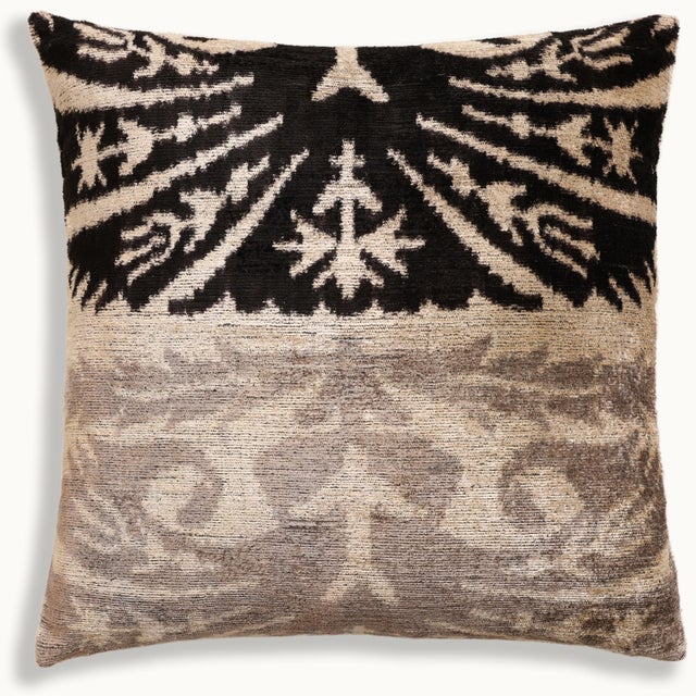 "Master the art of contrast with our Hand-Knotted Silk Velvet Split-Tone Pillow. This 20x20 square pillow presents a...