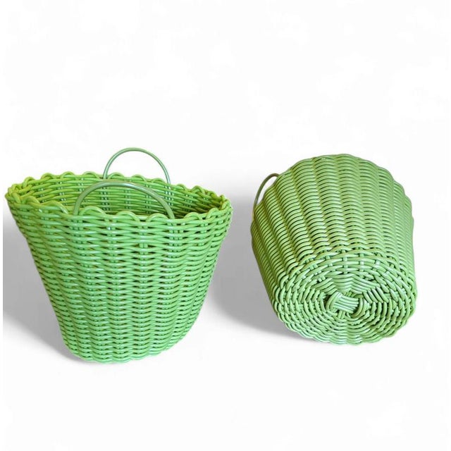 Woven Plastic Rattan Baskets, 1970s, Set of 2 For Sale - Image 4 of 10