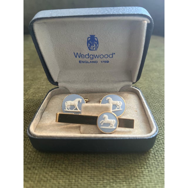 Wedgwood Vintage Royal British "Wedgwood" Jasper ware Gold Plate Cufflinks Circa 1980 For Sale - Image 4 of 18