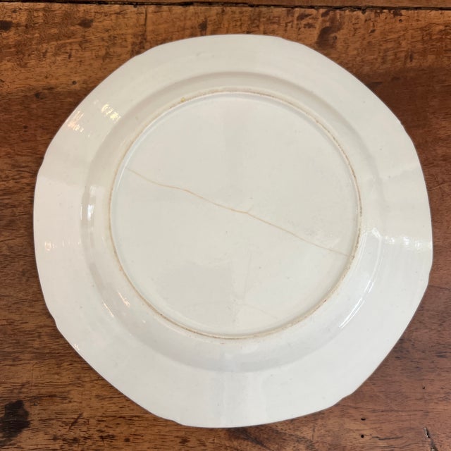 Late 18th Century Chinese Export Armorial Plate For Sale - Image 4 of 4