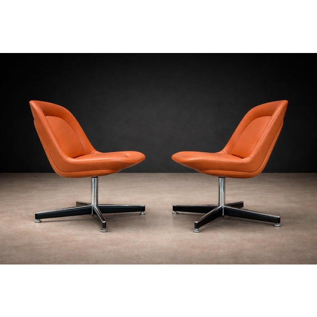 Orange Pair of “Pollock” Armchairs by Forma, Aluminum & Leather, Brazil, 1970s - Lot 153 For Sale - Image 8 of 15