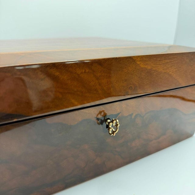 Neo-Classical Vanity Box in Walnut and Velvet, South Germany, 1900s For Sale - Image 14 of 18