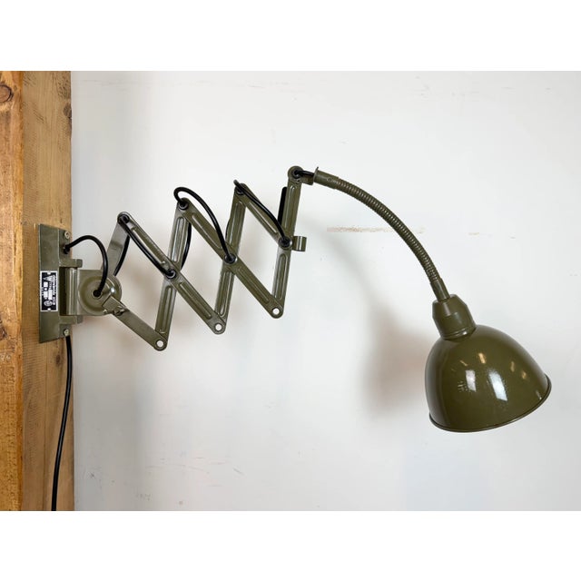 Industrial Green Military Gooseneck Scissor Wall Lamp from Elektroinstala, 1960s For Sale - Image 10 of 18