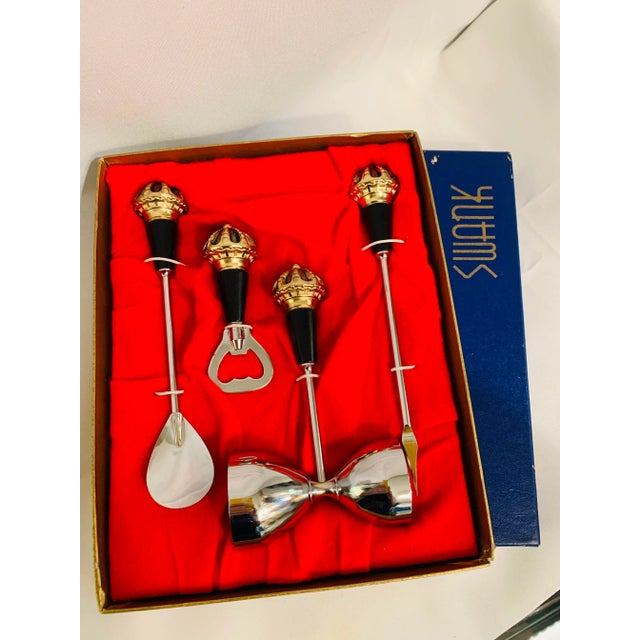 Hollywood Regency Swank Mid-Century Crown Bar Set in Original Box - Set of 4 For Sale - Image 3 of 11