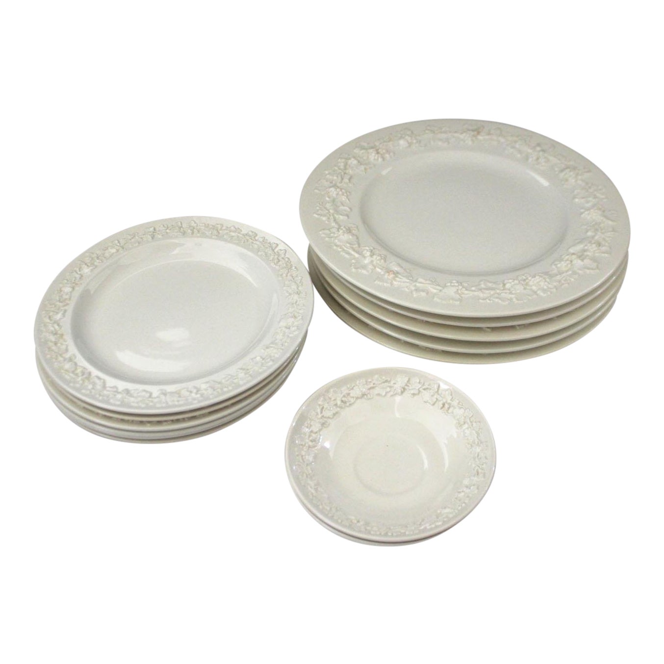 1960's English Traditional Wedgwood Embossed Queensware 13 Piece Set