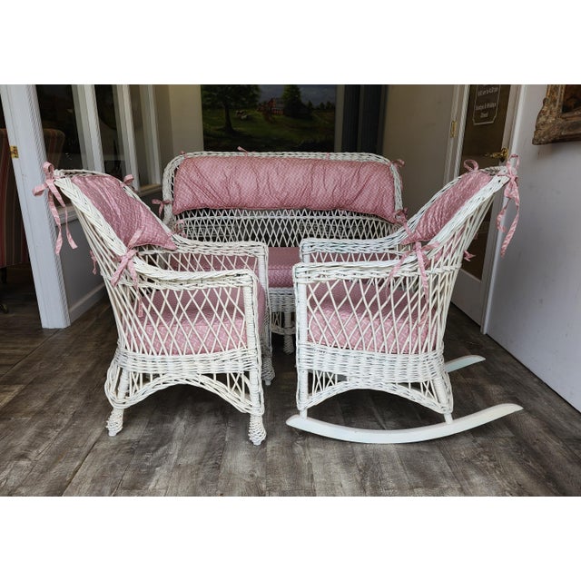 Wood Antique Bar Harbor Wicker 4-Piece Set - In the Manner of Heywood Wakefield For Sale - Image 7 of 18