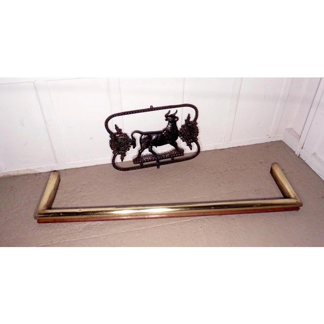 Large Heavy Victorian Brass and Oak Fender, 1890 For Sale - Image 4 of 5