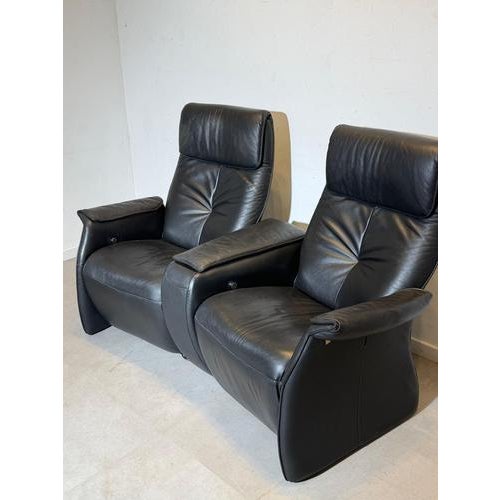 Comfortable duo relax seating set by Elastoform, upholstered in black leather and designed for maximum comfort. These...