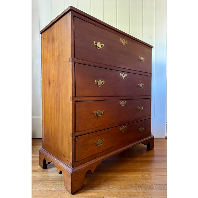 American Early 19th Century American Pennsylvania Pine Chest of Drawers For Sale - Image 3 of 12
