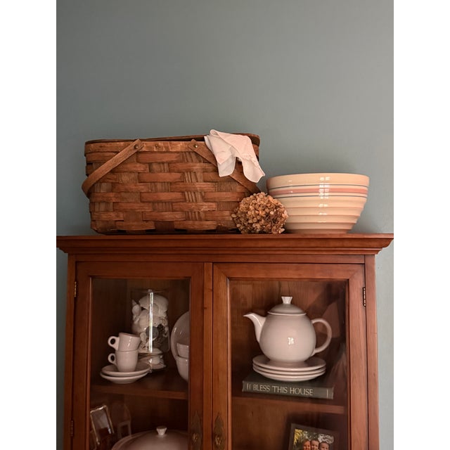 Mid 20th Century Vintage Large Woven Splint Wood Picnic Basket Double Swing Handle For Sale - Image 5 of 13