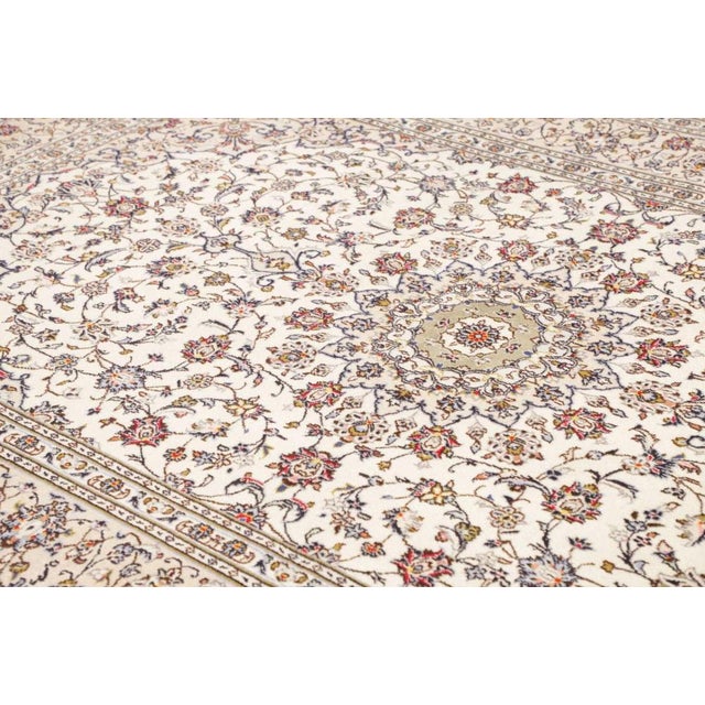 Textile Middle Eastern Rug in Pure Wool For Sale - Image 7 of 11