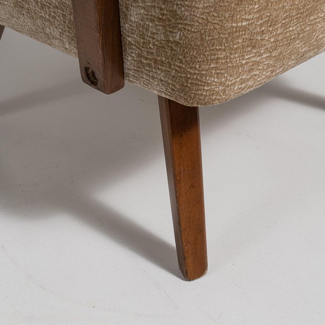 Mid-Century Modern 1940s Mid-Century Modern Cream Wood Pair of Club Chairs For Sale - Image 3 of 12