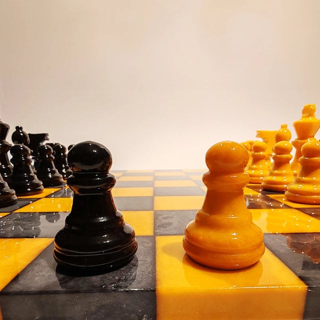 1970s Rare Colors Luxury Chess Set in Genuine Hand Carved Italian Alabaster of Volterra For Sale - Image 11 of 11