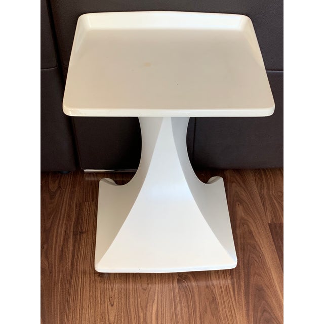 1950s Italian Midcentury Pedestal Side Table in Vintage White With Wheels For Sale - Image 5 of 10