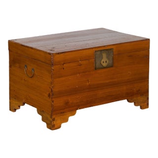 Early 20th Century Chinese Late Qing Dynasty Pine Chest with Brass Hardware and Bracket Feet For Sale