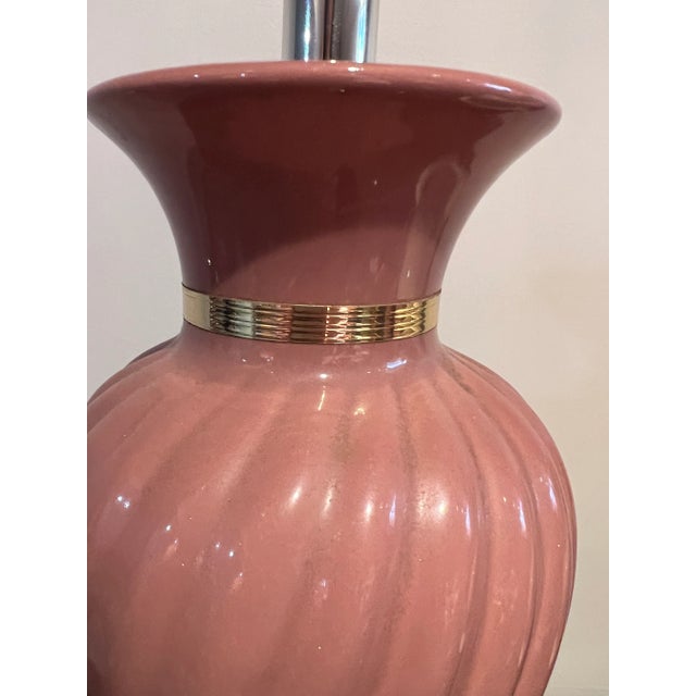 Mid-Century Modern 1980 Mauve Pink Swirl Table Lamp For Sale - Image 3 of 7