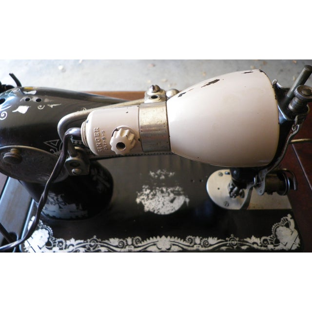 Singer Sewing Machine with Lighting, 1928 For Sale - Image 3 of 18