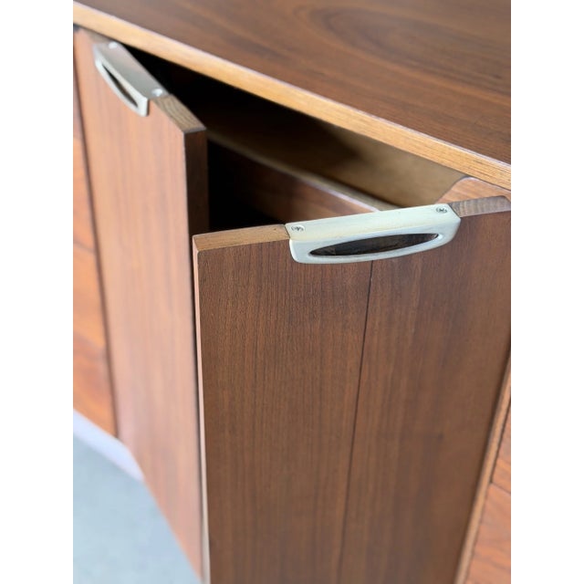 1960s Broyhill Premier Walnut Mid Century Dresser Twelve Drawer Central Doors Credenza For Sale - Image 13 of 18