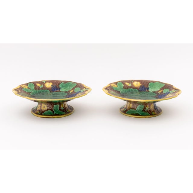 Late 20th Century English Majolica Strawberry & Grape Tableware, 16 For Sale - Image 5 of 14