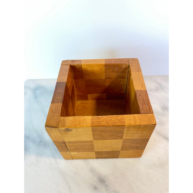 20th C. Mid-Century Modern Handcrafted Checkerboard Inlay Mixed Wood Cube Pen Holder or Planter For Sale - Image 4 of 8