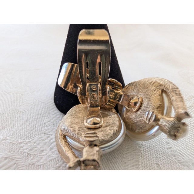 Metal 1950s Kramer Mabe Pearl and Gold Earrings, Pair For Sale - Image 7 of 8