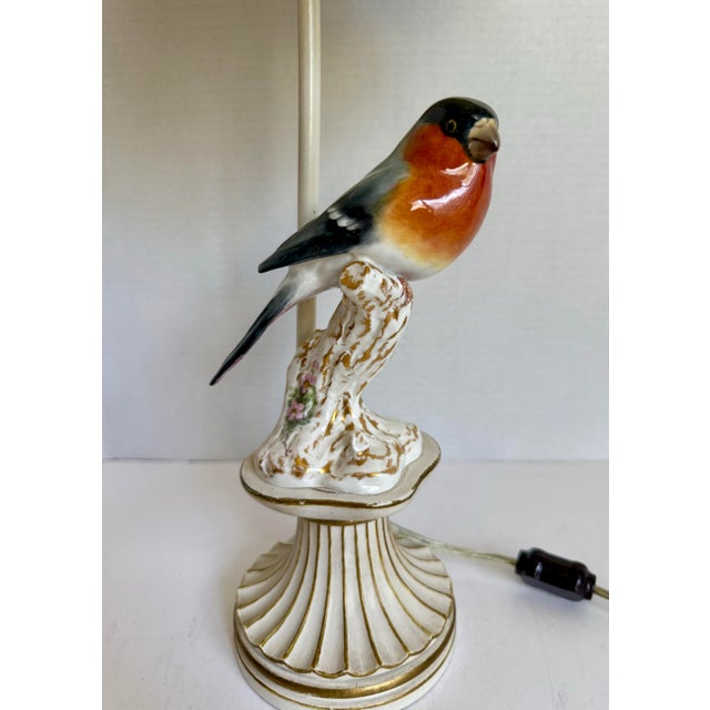 Wood Vintage English Cottage Porcelain Bird Table Lamp With Scalloped Shade For Sale - Image 7 of 12