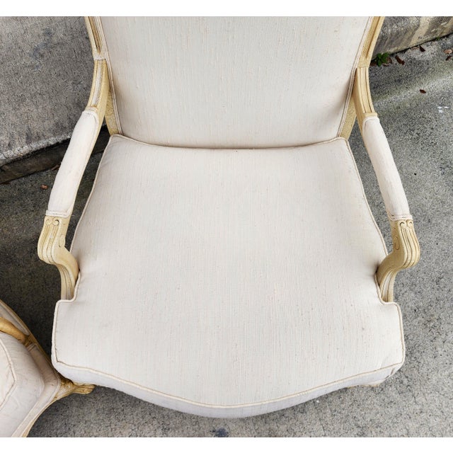 Drexel Heritage Louis XV French Armchairs Linen For Sale In Miami - Image 6 of 12