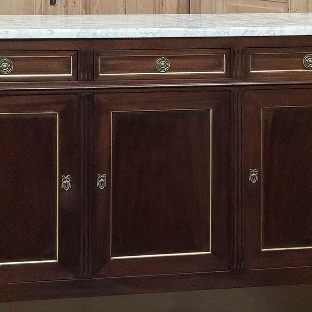Mid 20th Century French Louis XVI Carrara Marble Top Mahogany Buffet in the Maison Jansen Style, Mid-Century For Sale - Image 5 of 18