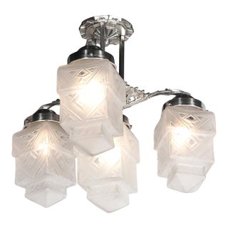 1930s Art Deco Skyscraper-Style Nickeled Bronze & Frosted Glass 4-Arm Chandelier For Sale