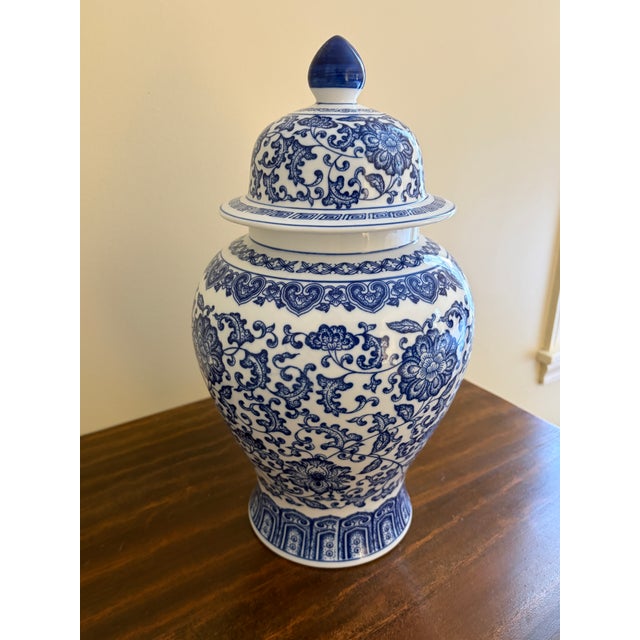 Chinoiserie Chinoiserie Blue and White Porcelain Ginger Jar For Sale - Image 3 of 9