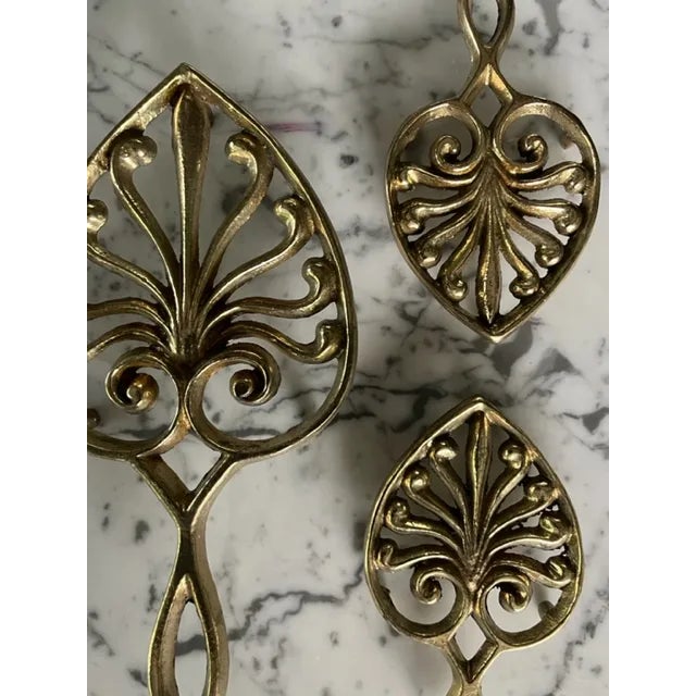 1950s 1950s Mid-Century Virginia Metalcrafters Brass Trivets- Set of 5 For Sale - Image 5 of 12