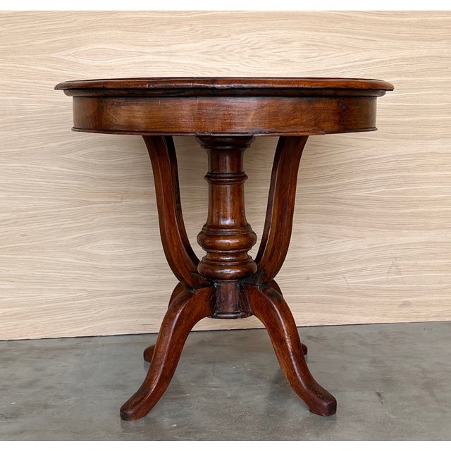 English Finely Carved British Colonial 19th Century Round Coffee Table For Sale - Image 3 of 8